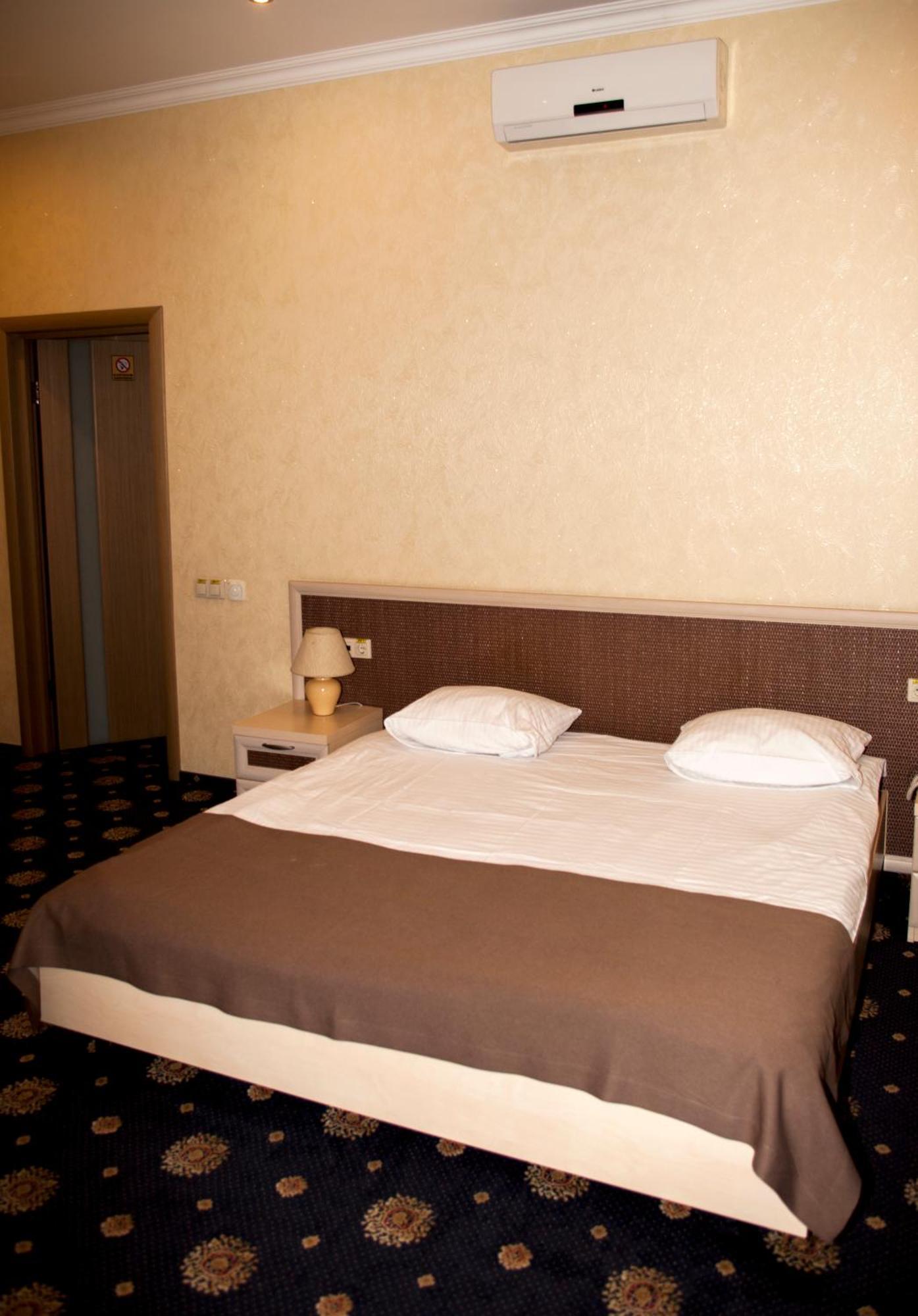 Gonchar Hotel เคียฟ ภายนอก รูปภาพ